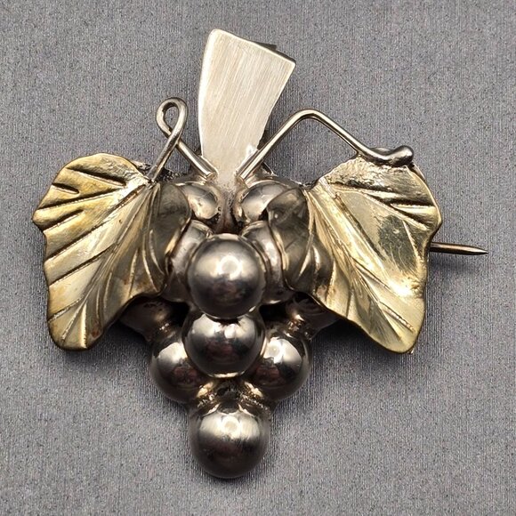 VTG Sterling Silver Grapes & Gold Tone Leaves Brooch Pendant 1.5" Mexico 15.74g - Picture 9 of 9